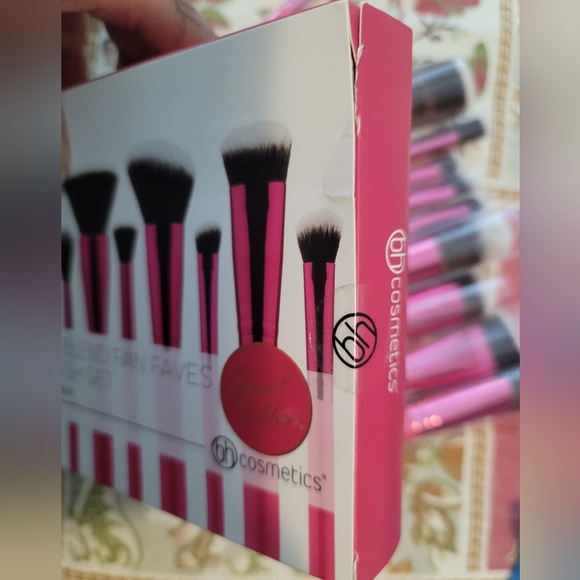 ❌️SOLD 🔵2/$60 - BH COSMETICS Fan Faves Brush Set (10pc) - Picture 3 of 5